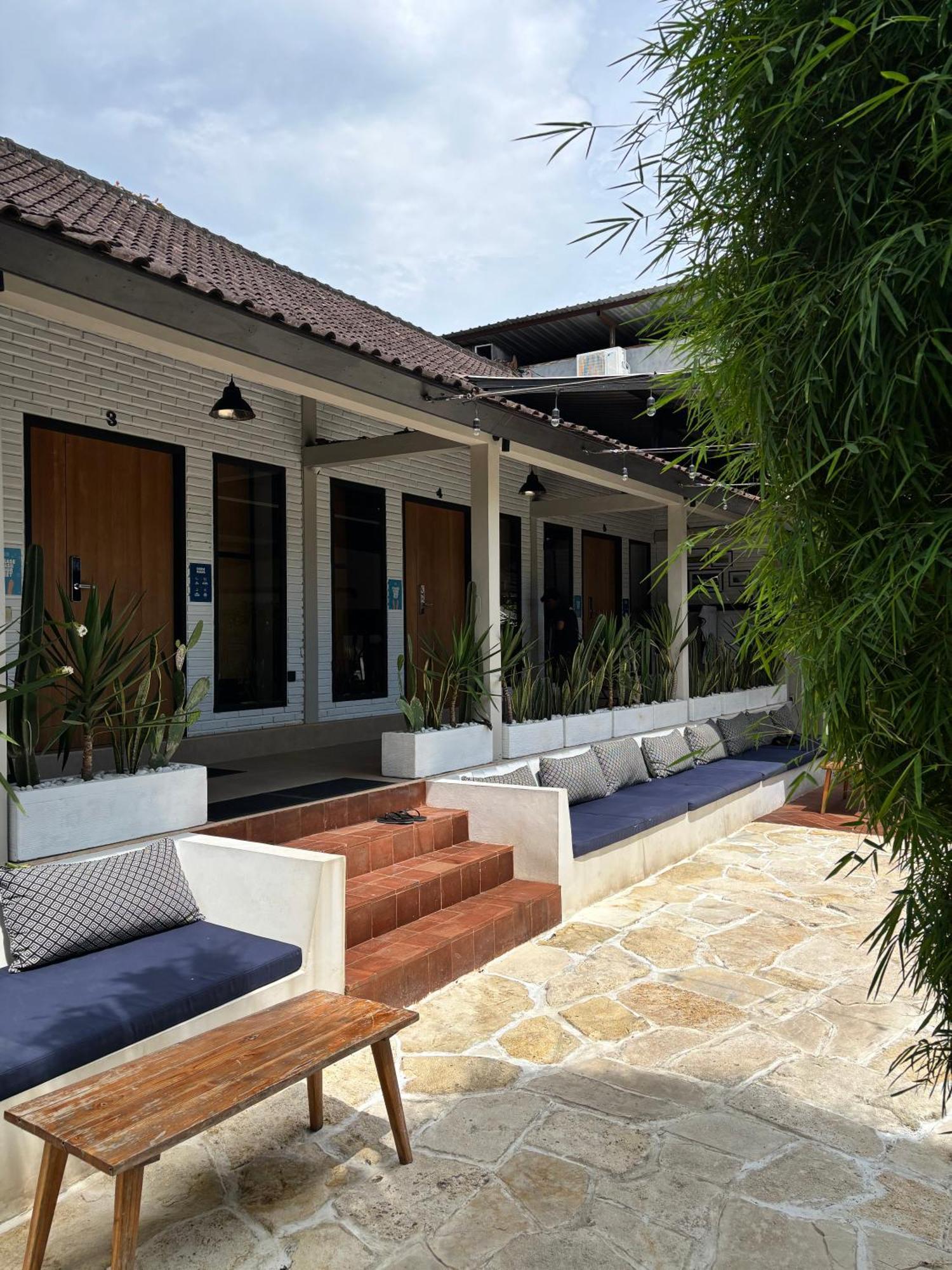 Lay Day Hostel Canggu Екстер'єр фото